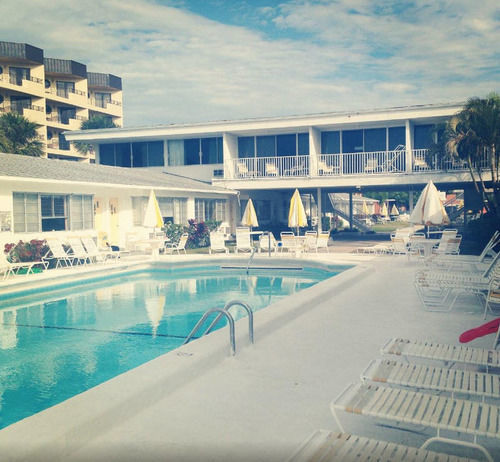 The Sands Of Treasure Island Hotel St. Pete Beach Exterior photo