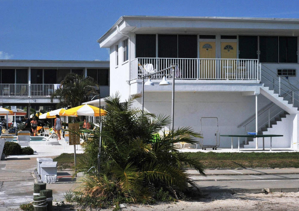 The Sands Of Treasure Island Hotel St. Pete Beach Exterior photo