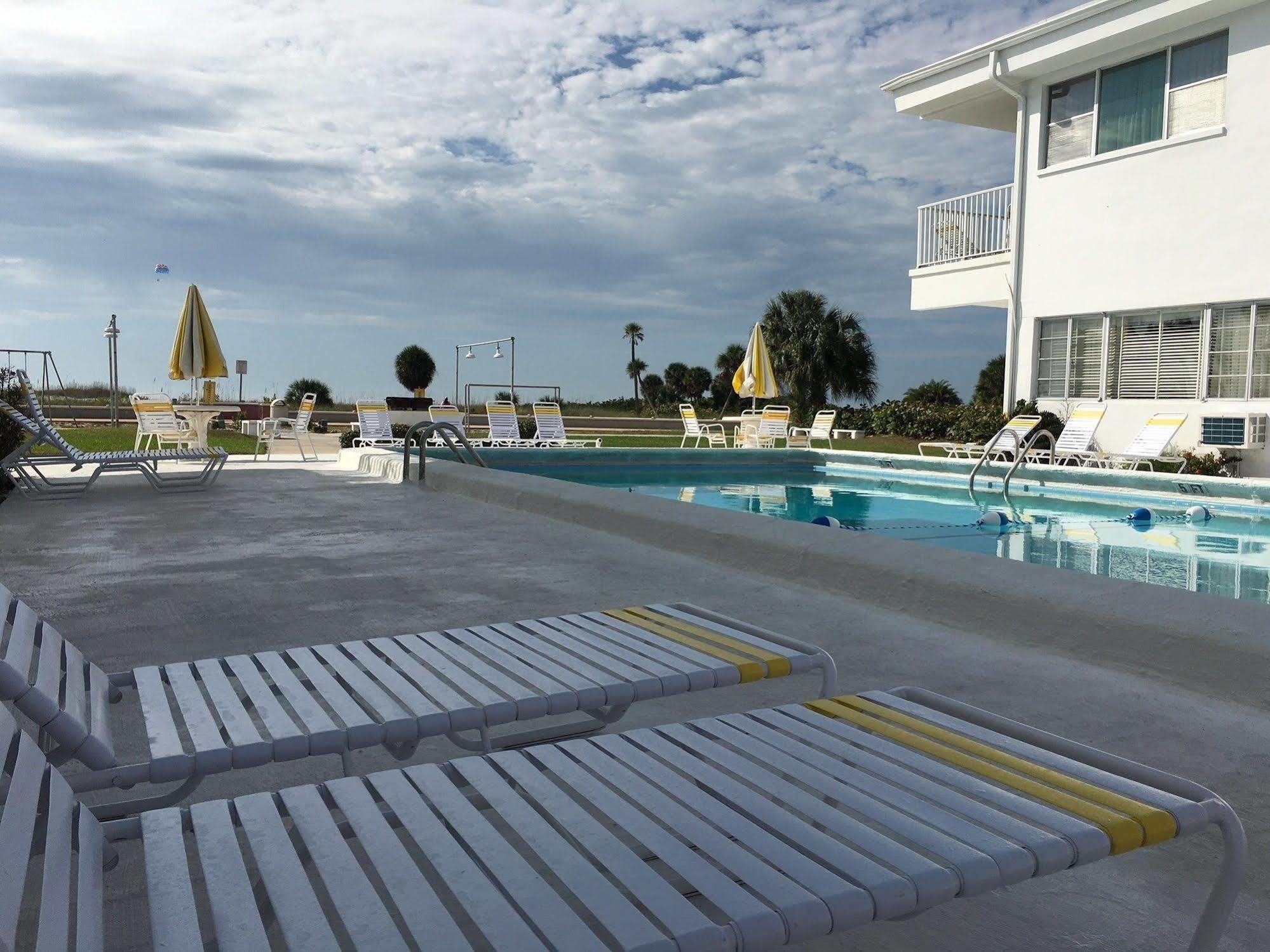 The Sands Of Treasure Island Hotel St. Pete Beach Exterior photo