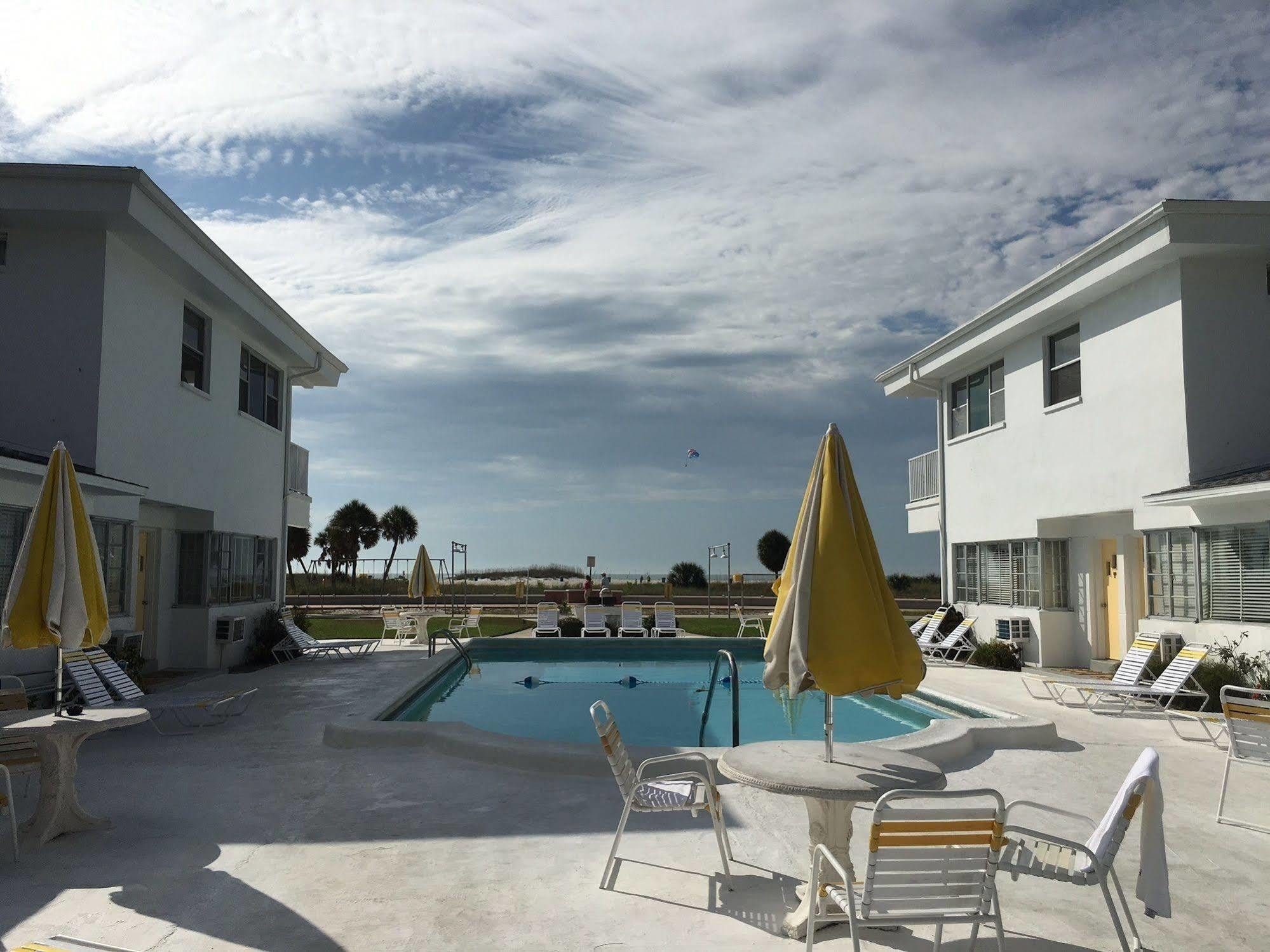 The Sands Of Treasure Island Hotel St. Pete Beach Exterior photo