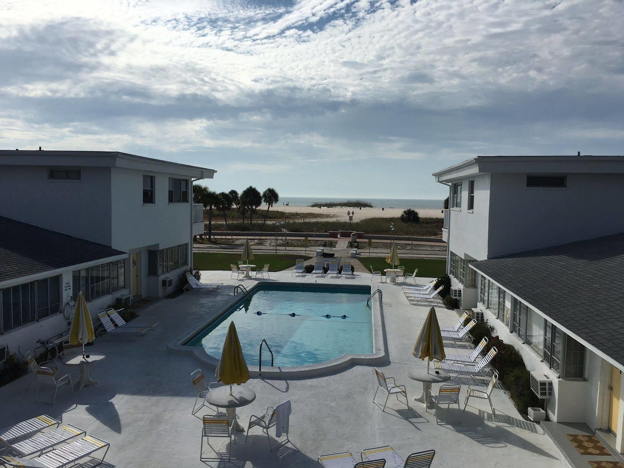 The Sands Of Treasure Island Hotel St. Pete Beach Exterior photo