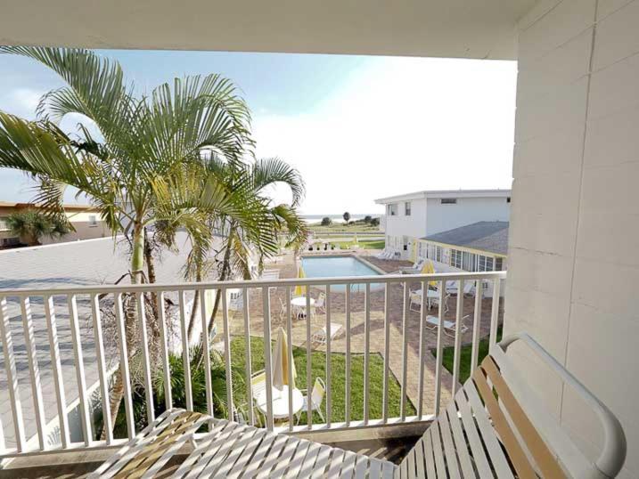 The Sands Of Treasure Island Hotel St. Pete Beach Exterior photo